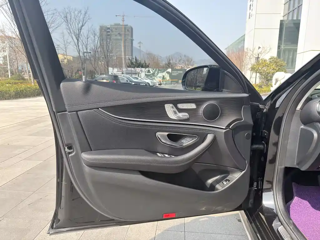 Mercedes-Benz E-Class 2019 — фото 15