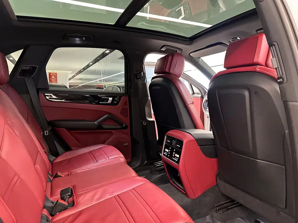 Porsche Cayenne 2019 — фото 16