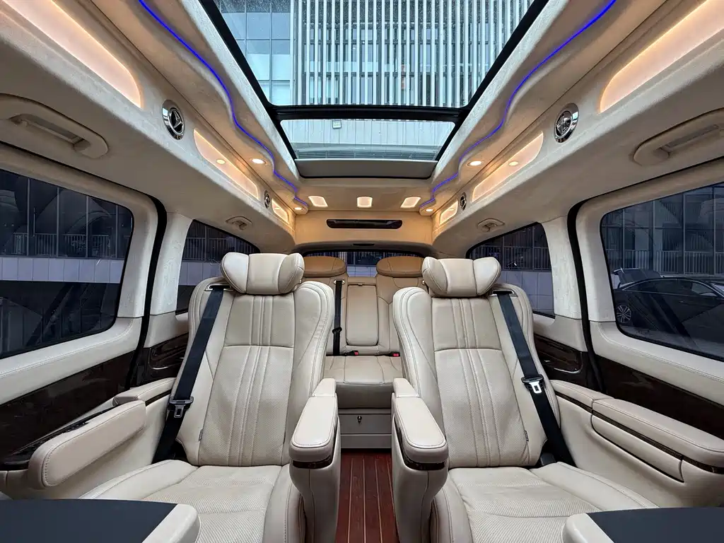 Mercedes-Benz V-Class 2019 — фото 16