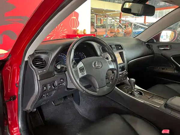 Lexus IS 2011