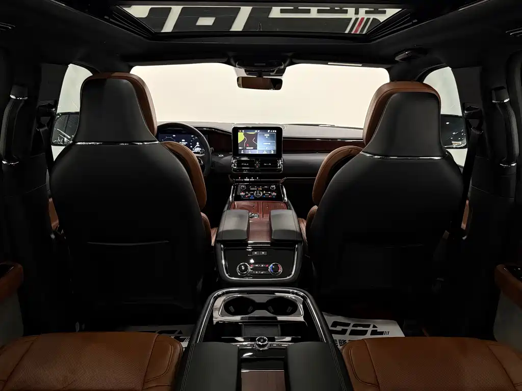 Lincoln Navigator 2021 — фото 25