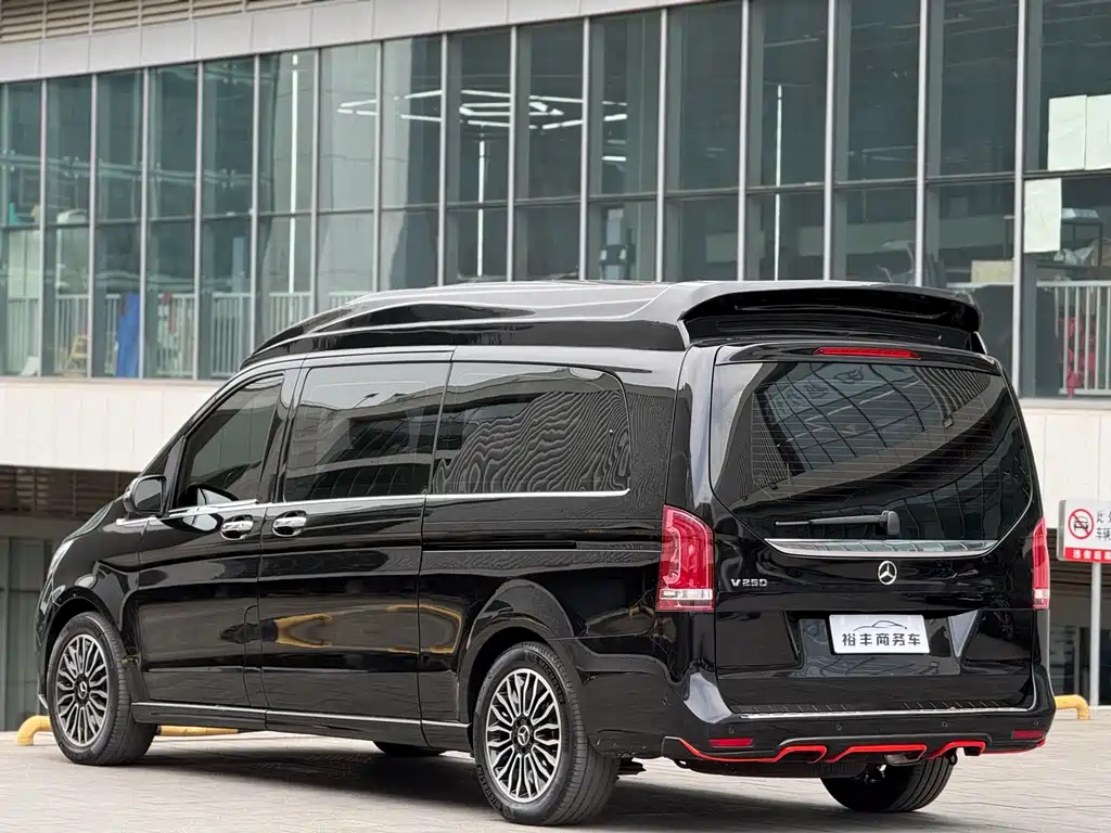 Mercedes-Benz V-Class 2019 — фото 19