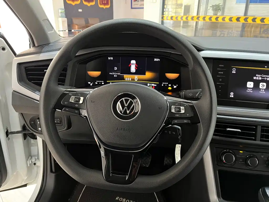 Volkswagen Polo 2023 — фото 12