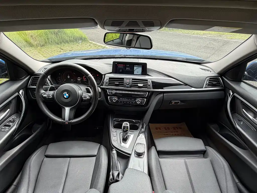 BMW 3 Series 2018 — фото 18