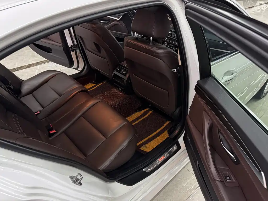 BMW 5 Series 2016 — фото 15