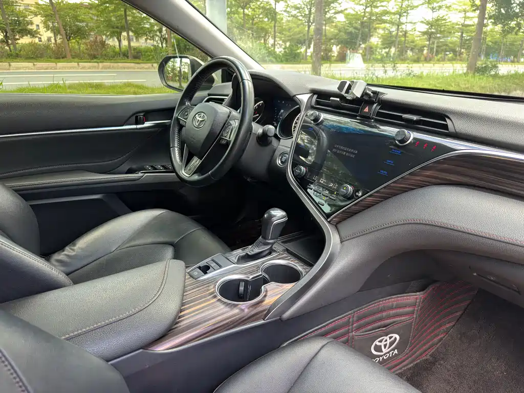 Toyota Camry 2020 — фото 11