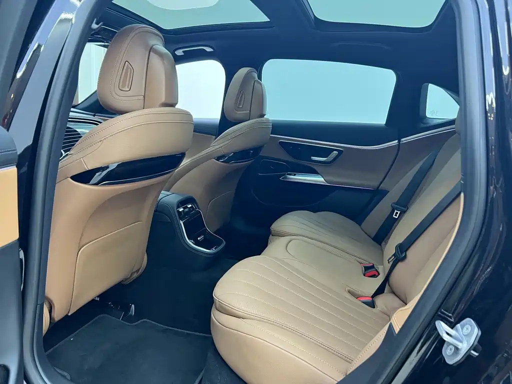 Mercedes-Benz E-Class 2025 — фото 19