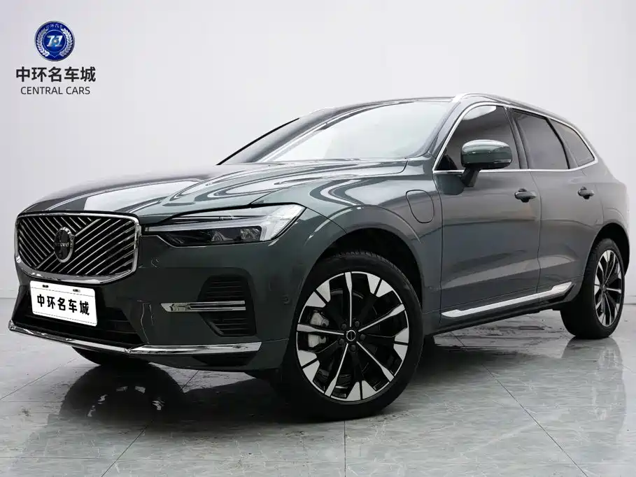 Volvo XC60 Plug-In Hybrid 2025 — фото 1