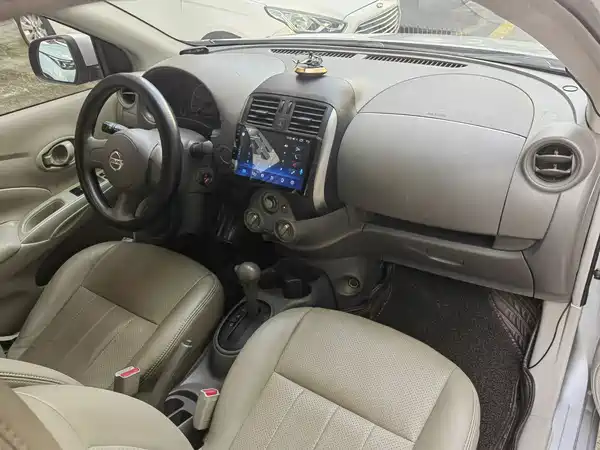 Nissan Sunny 2012
