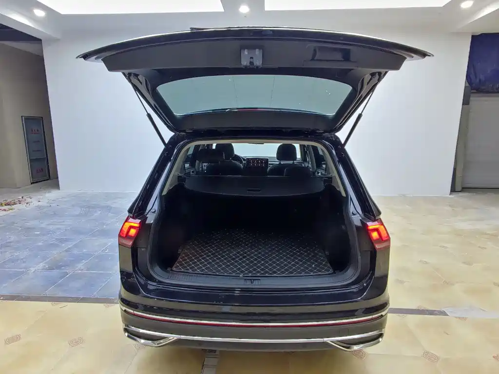Volkswagen Tiguan L 2023 — фото 16
