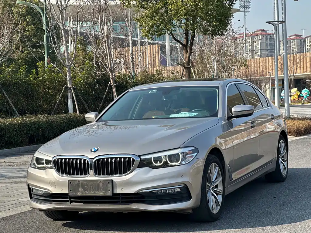 BMW 5 Series 2018 — фото 1