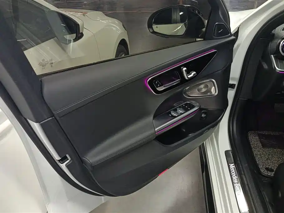 Mercedes-Benz C-Class 2024
