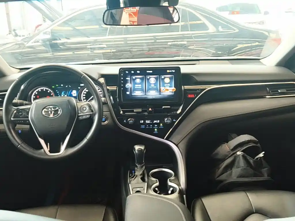 Toyota Camry 2022 — фото 10