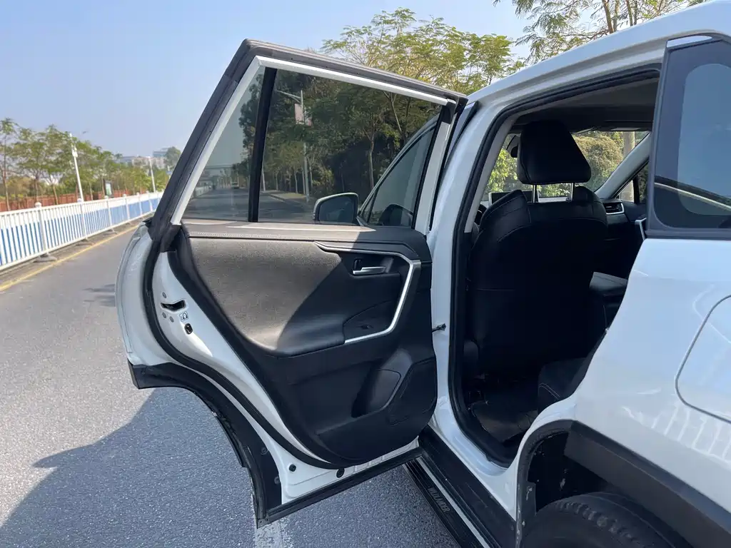 Toyota Wildlander 2022 — фото 30