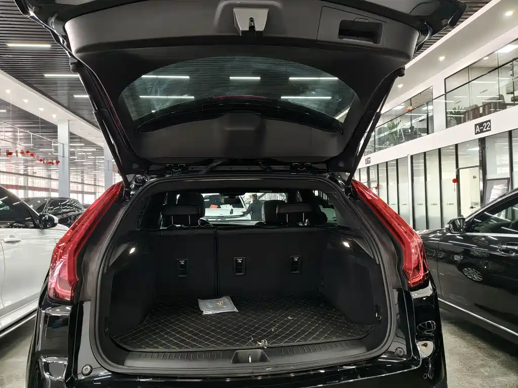Cadillac XT4 2020 — фото 19