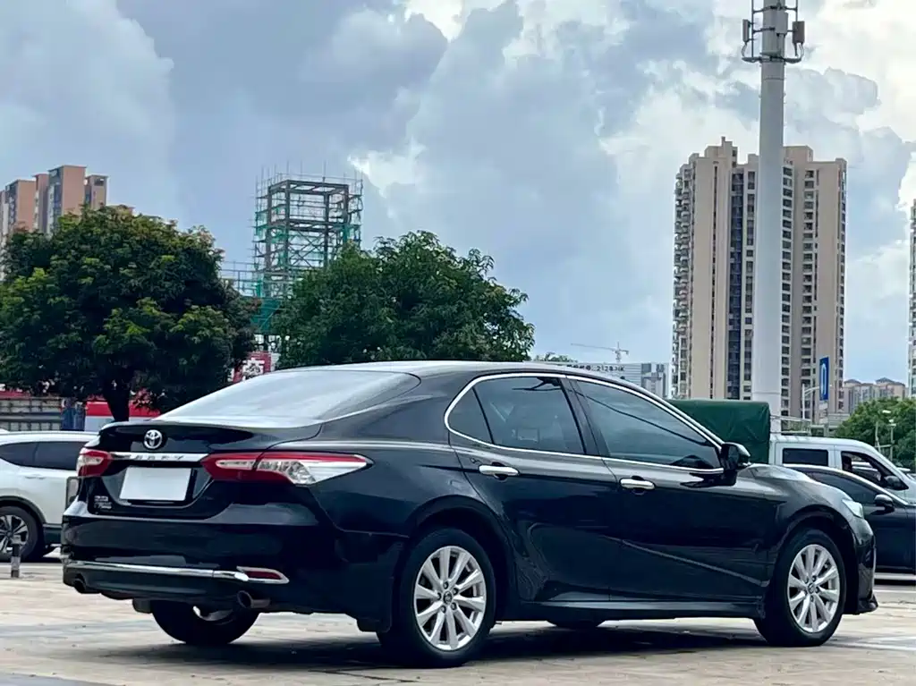 Toyota Camry 2018 — фото 7