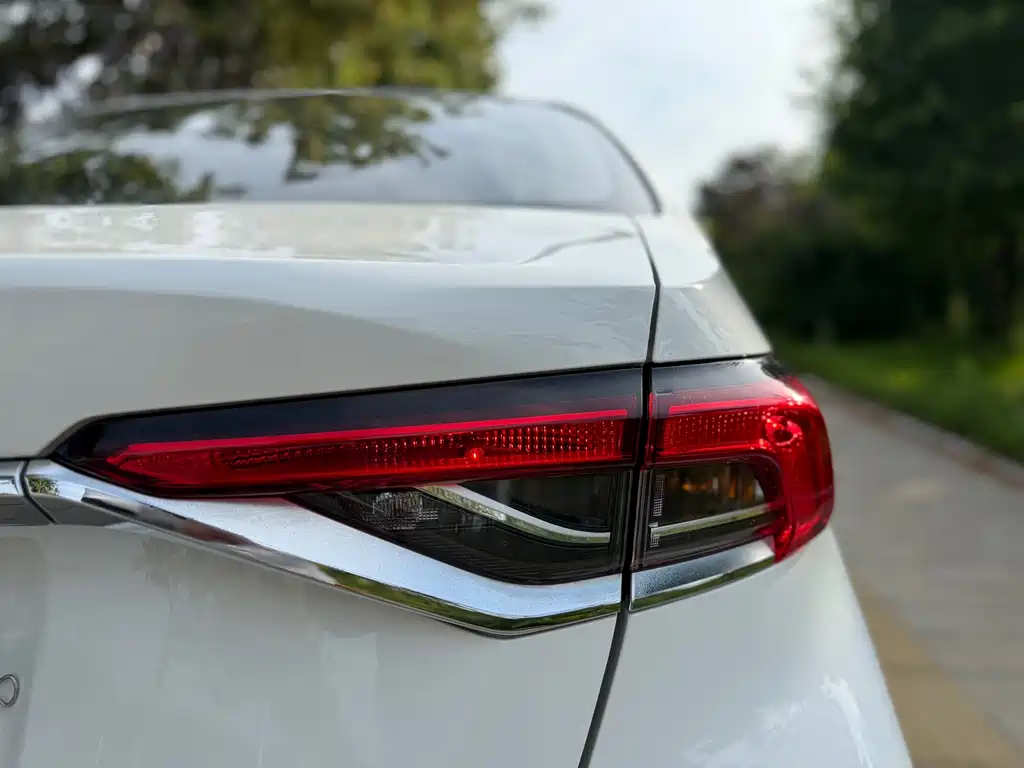 Toyota Corolla 2023 — фото 16