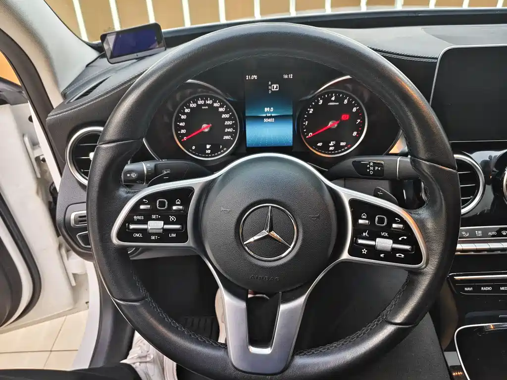 Mercedes-Benz C-Class 2019 — фото 7