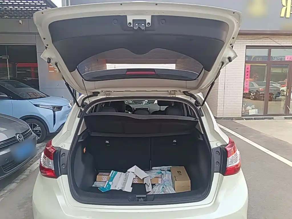 Nissan Tiida 2016 — фото 19
