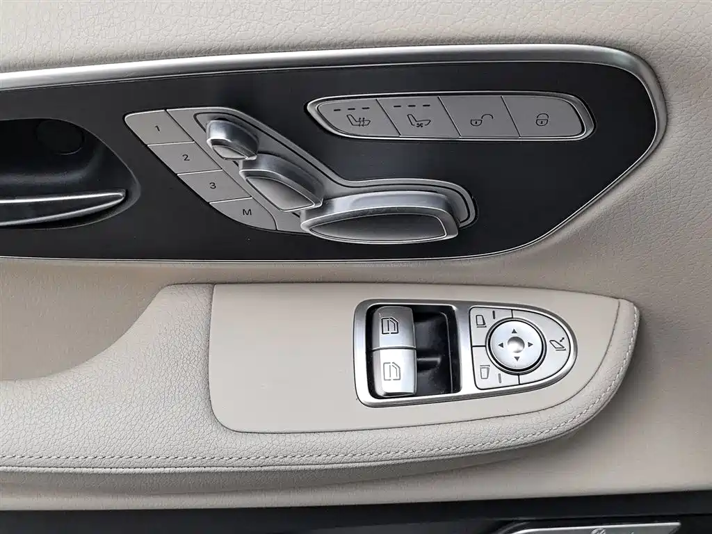 Mercedes-Benz V-Class 2022 — фото 9
