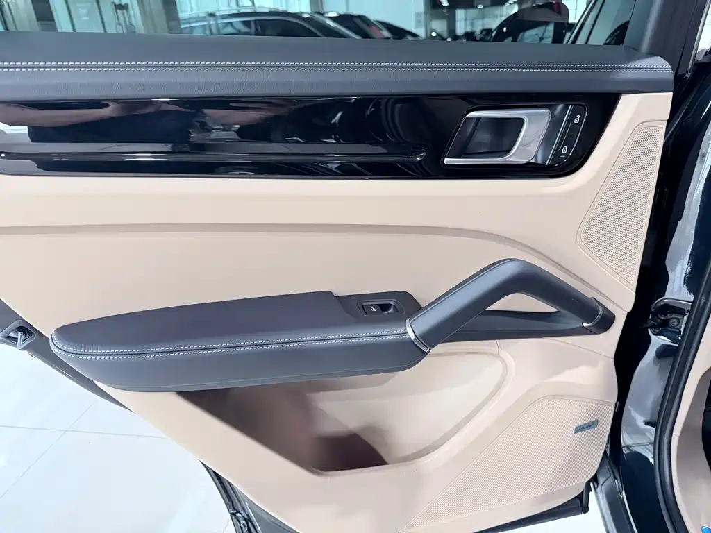Porsche Cayenne Hybrid 2022 — фото 14