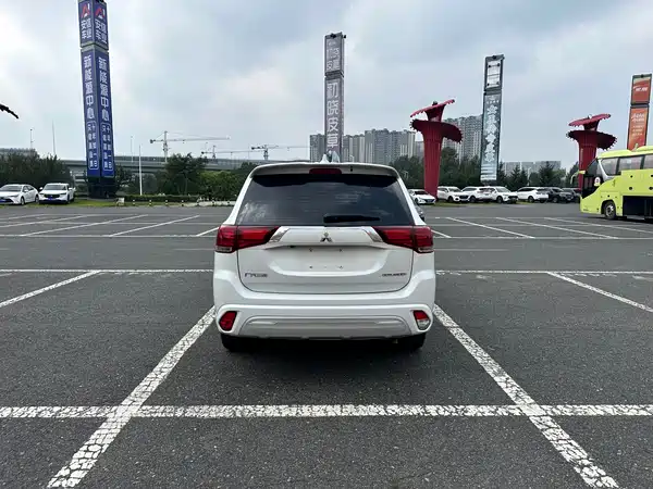 Mitsubishi Outlander 2021