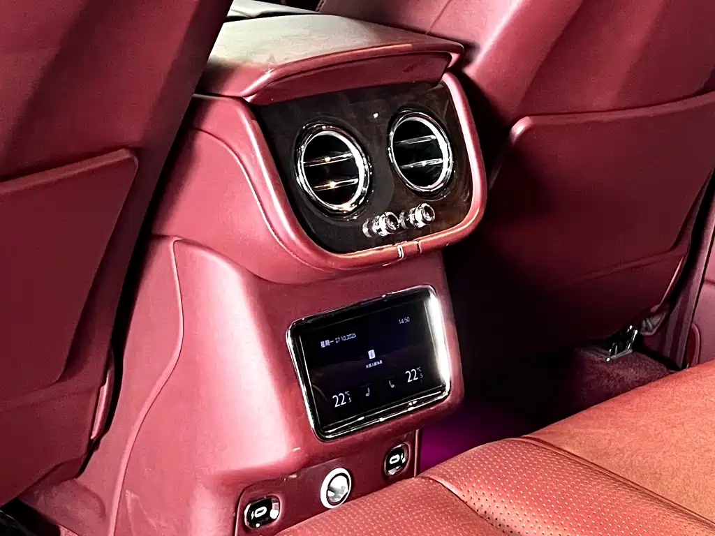 Bentley Bentayga PHEV 2021 — фото 34