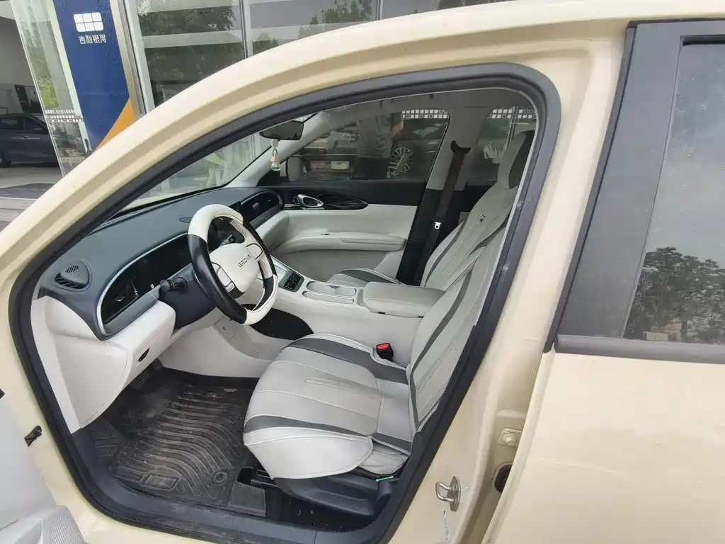 Geely Galaxy Starwish 2025 — фото 9
