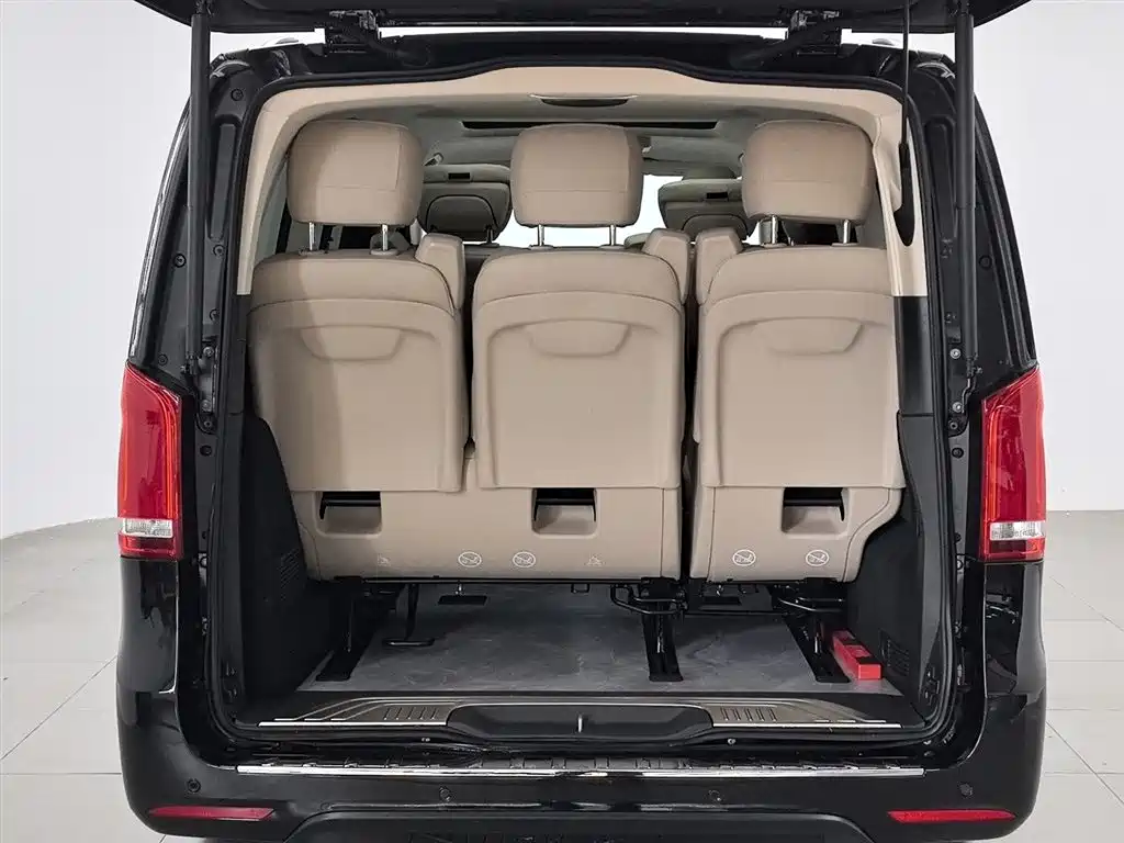 Mercedes-Benz V-Class 2022 — фото 16