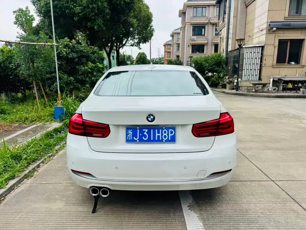 BMW 3 Series 2019 — фото 10