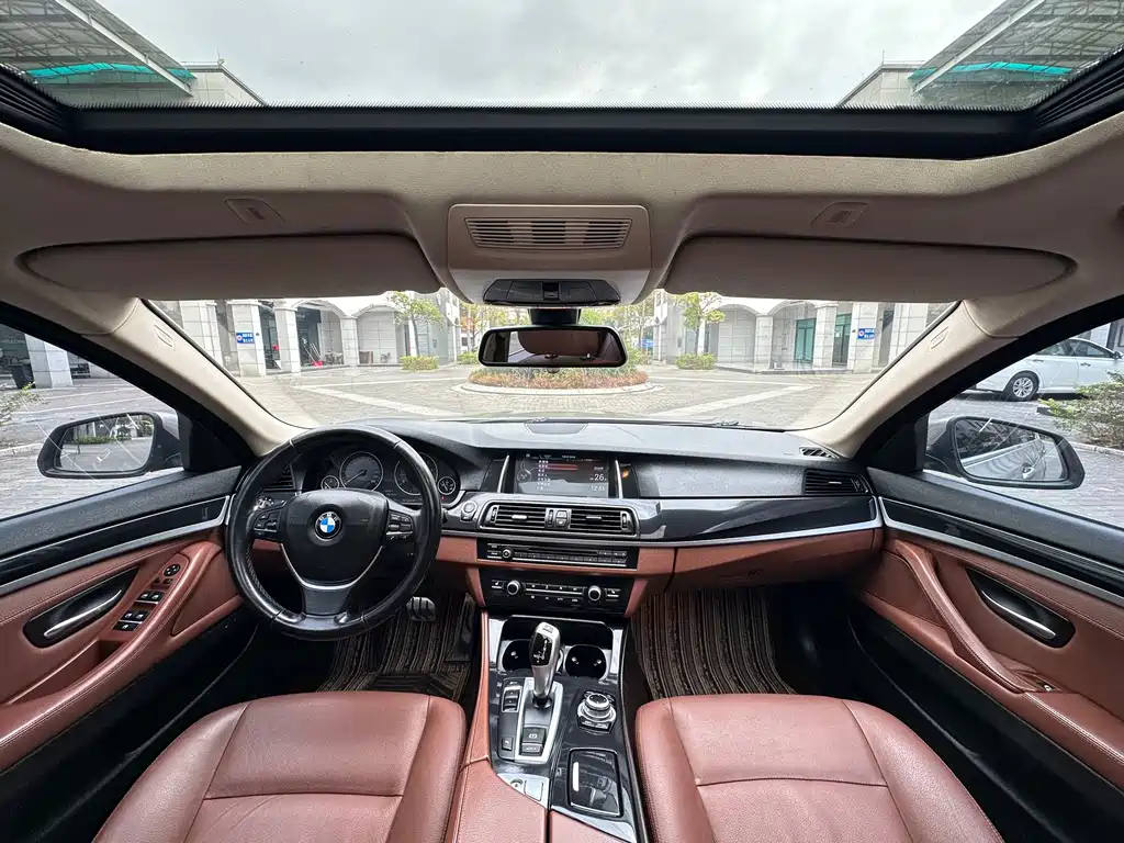 BMW 5 Series 2017 — фото 6