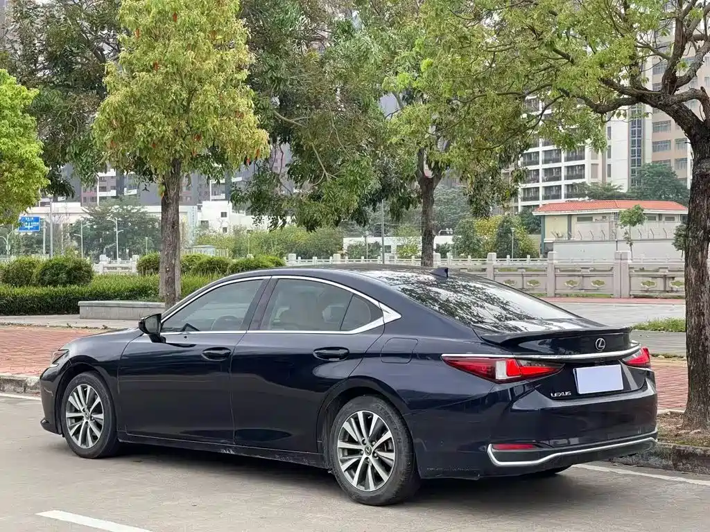 Lexus ES 2018 — фото 3