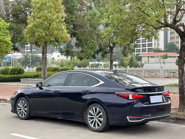 Lexus ES 2018