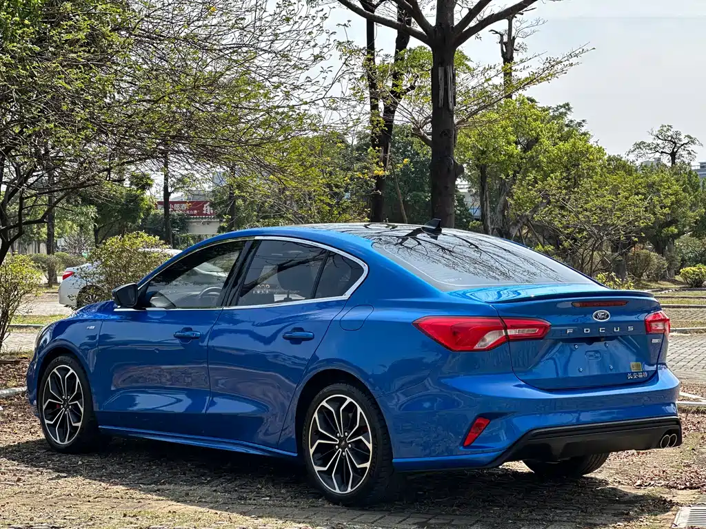Ford Focus 2021 — фото 19