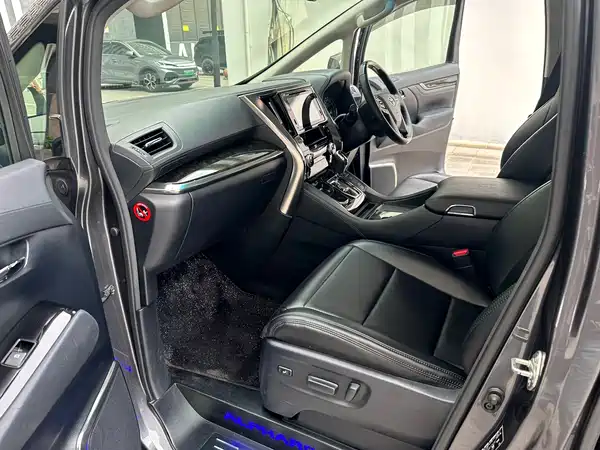 Toyota Alphard 2015