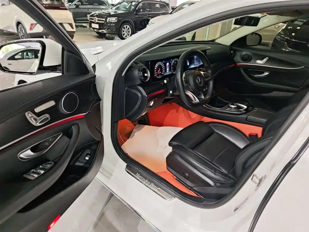 Mercedes-Benz E-Class 2018 — фото 16