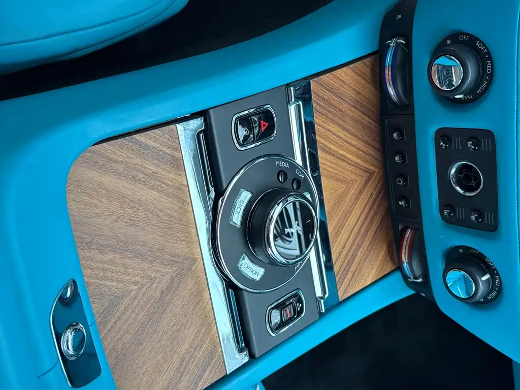 Rolls-Royce Phantom 2019 — фото 11