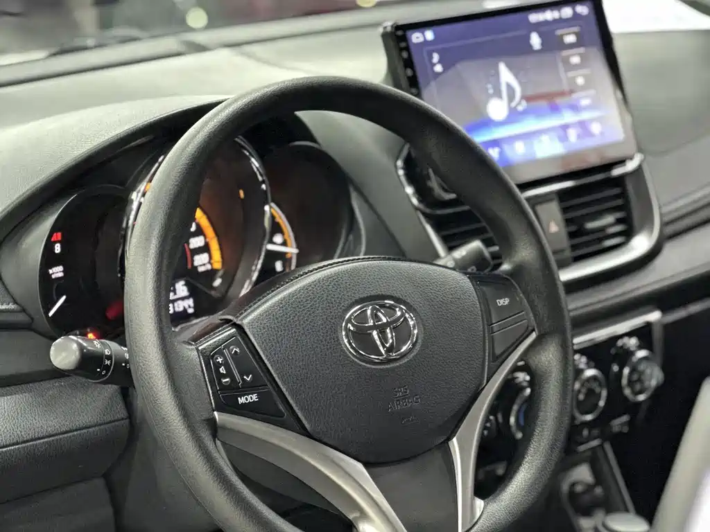 Toyota Yaris L 2022 — фото 20