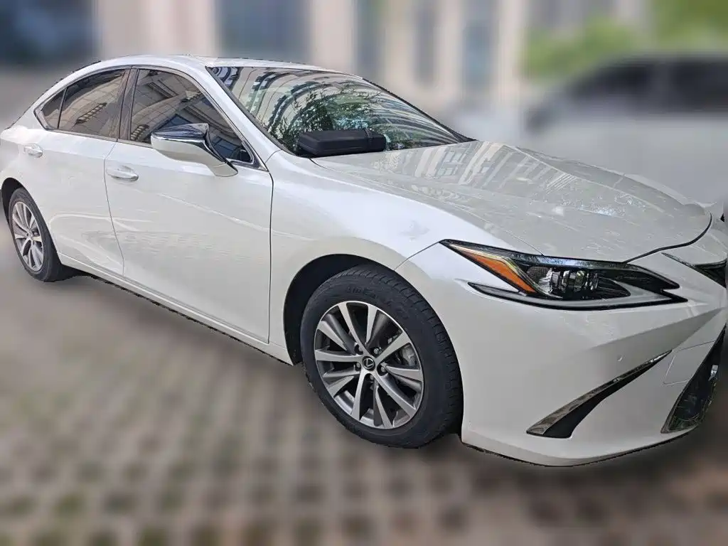 Lexus ES 2020 — фото 24