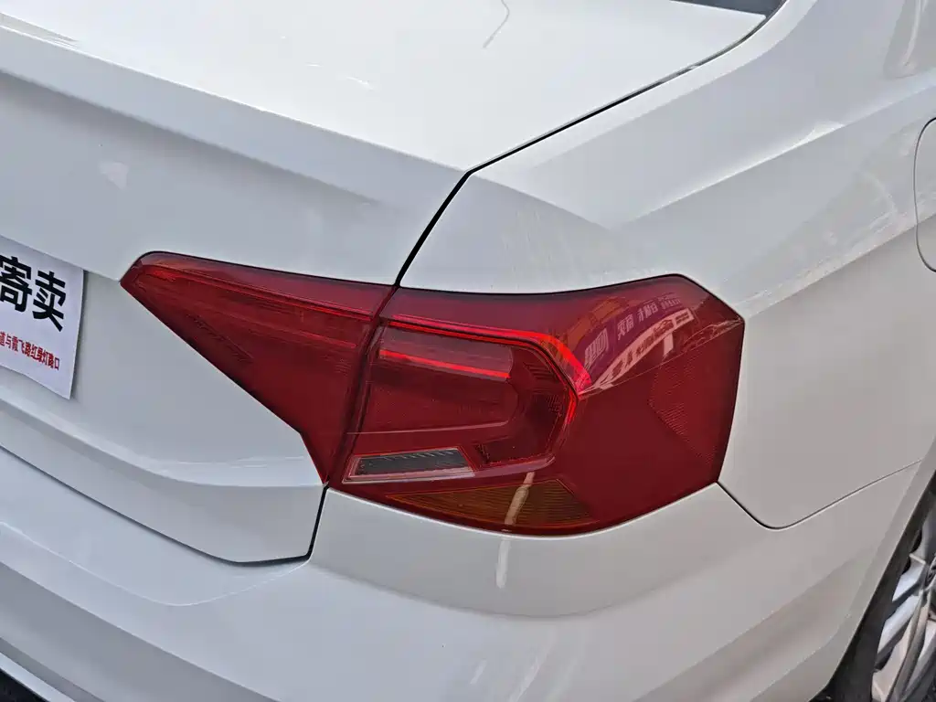 Volkswagen Jetta 2019 — фото 16
