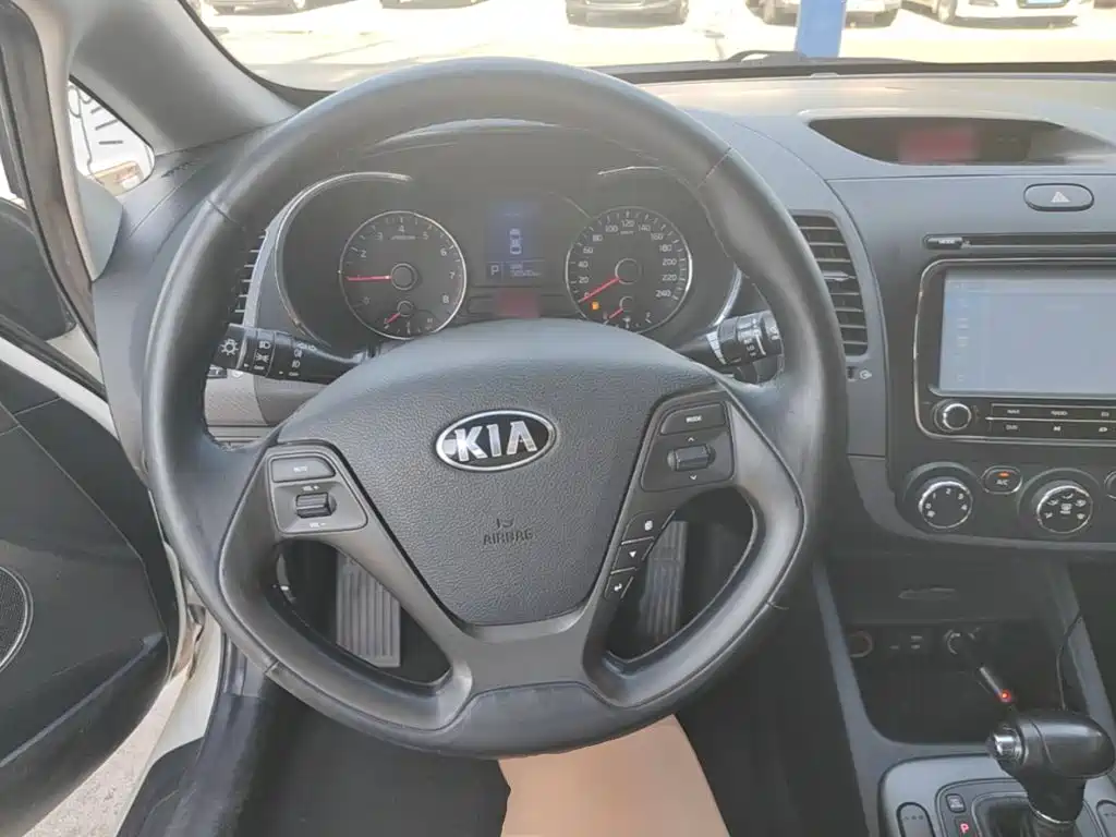 Kia K3 2015 — фото 11