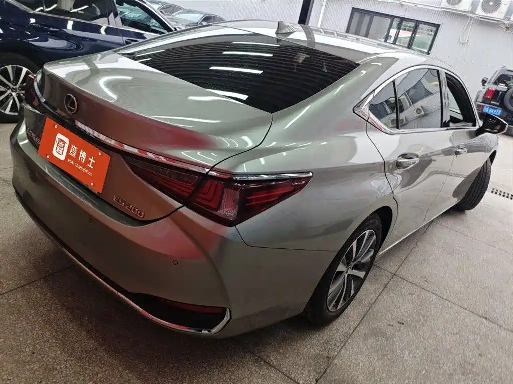 Lexus ES 2021 — фото 13