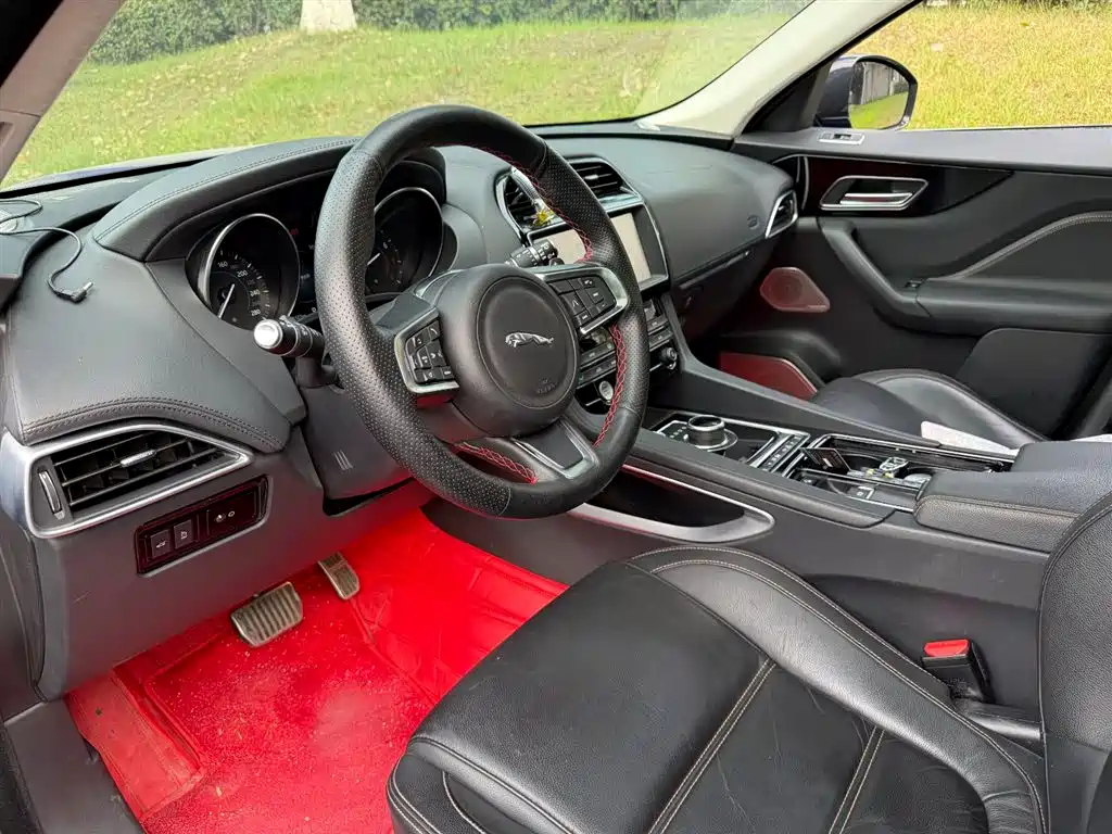 Jaguar F-PACE 2019