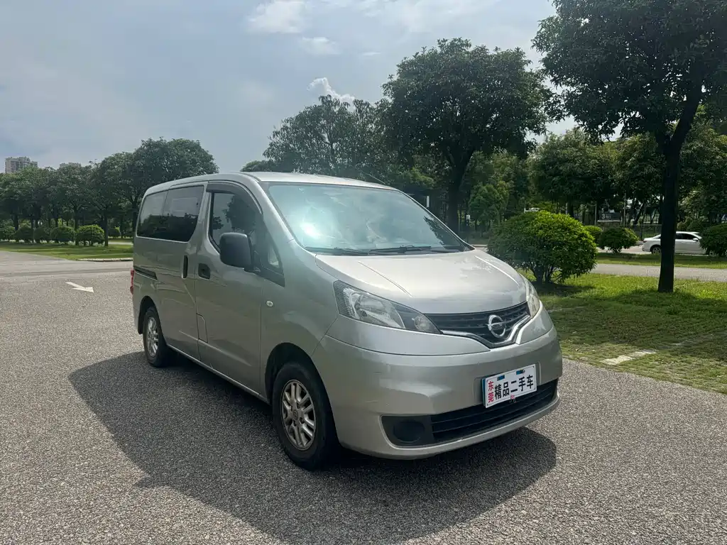 Nissan NV200 2011