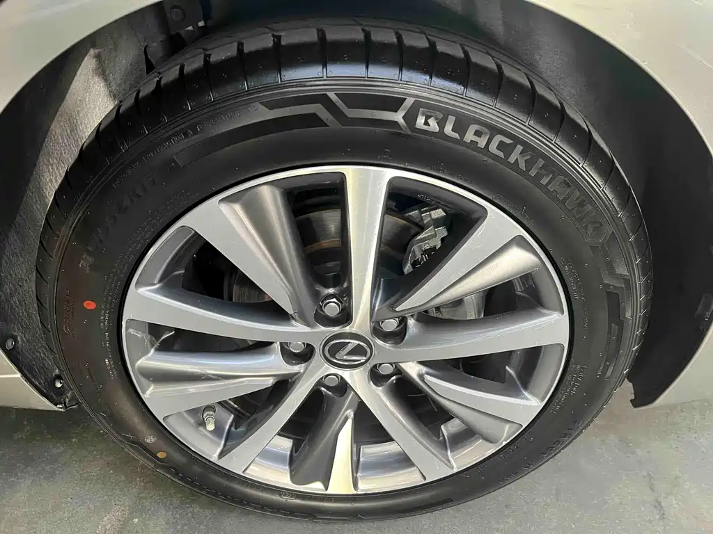 Lexus ES 2021 — фото 17