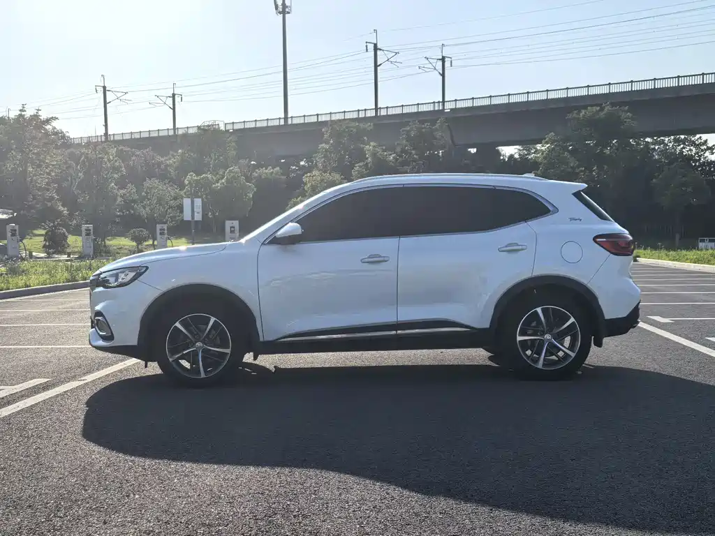 MG HS 2020
