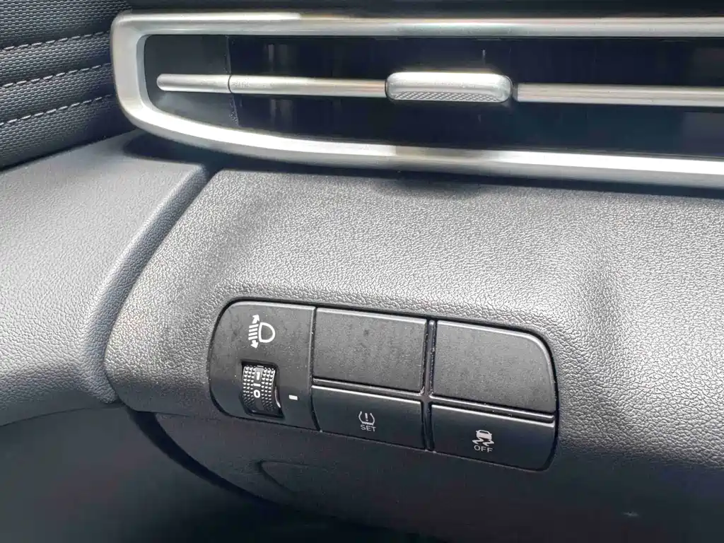Hyundai Elantra 2023 — фото 24