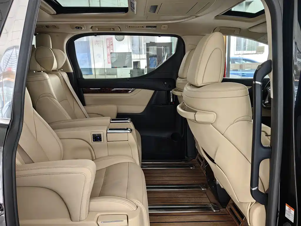 Toyota Alphard 2018 — фото 13