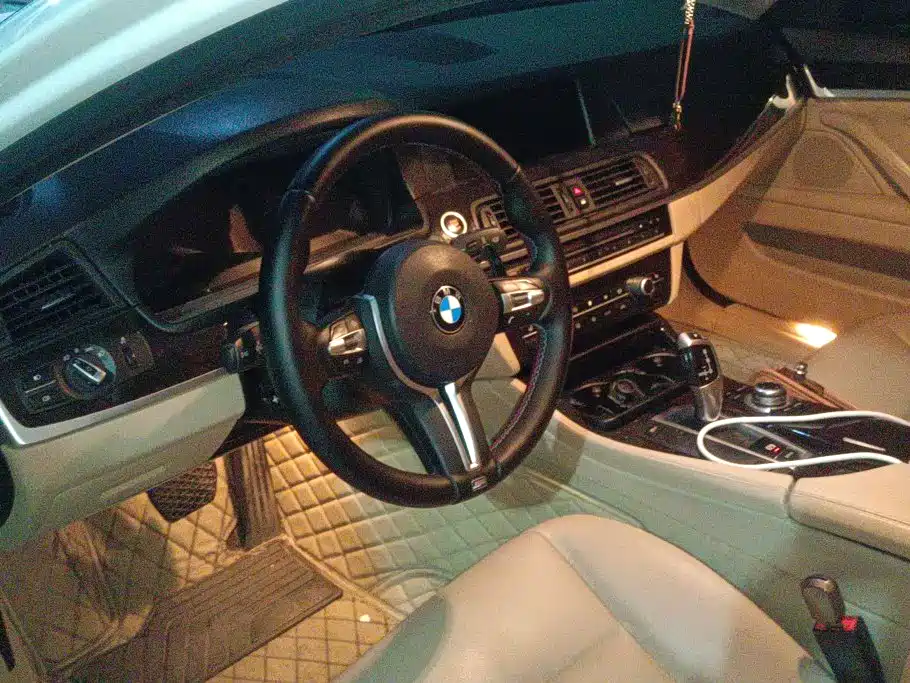 BMW 5 Series 2012 — фото 15
