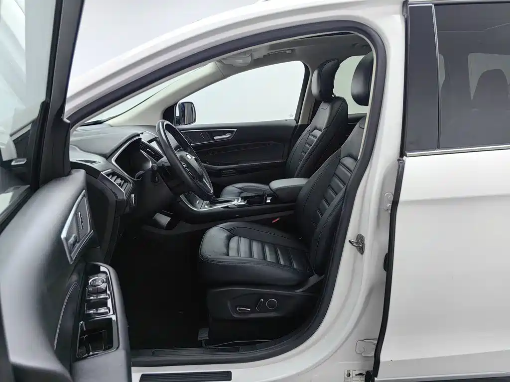 Ford Edge 2018 — фото 10